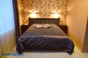 Classic Car Museum Apartment - Image 4