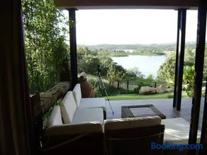 Casa con encanto frente al lago - Image 1