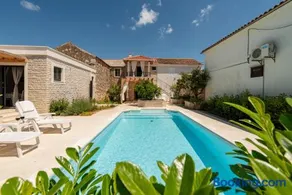 Apartment Varos with shared pool - Image 4