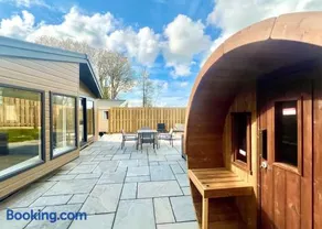 Hamlet Lodge Retreat At Calloose Holiday Park - Image 2