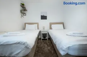 Coventry Business Stay House - Image 5