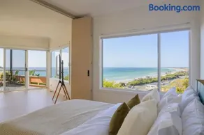 Pudding's Home Luxury Oceanfront Escape - Image 2