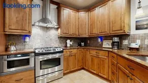 Luxury Lakefront Condo Gated Community Mountain & Lake Views Pool Dock & Kayaks - Image 2