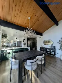 Fam & Pet Friendly Chalet w AC & BBQ - Top Rated - Image 4