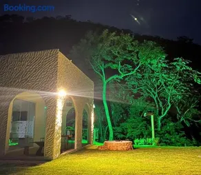 Casa Mykonos, um Refúgio exclusivo com cachoeira privativa - Image 1