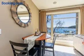 Endless Coastal Views Peaceful B&B in Nanoose Bay - Image 4