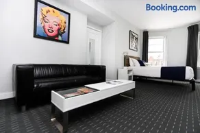 Charming Studio on Boston's Iconic Newbury St. #8 - Image 2