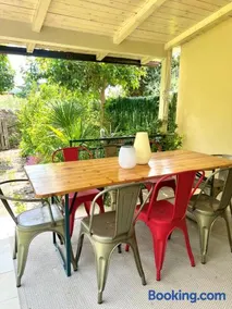 Welcome Traveller Laurence Garden Apartments - Image 1