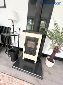 Storeybook cottage - Image 1