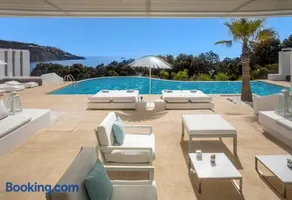 White Villa - Image 3