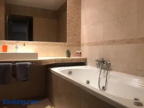 5 min from Papageorgiou Free Indoor Parking - Image 4