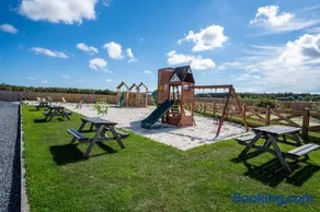 Stewarts Resort Lodge 3 - Image 4