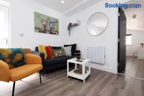 The Penarth Retreat - Modern 2-Bed Apartment! - Image 5