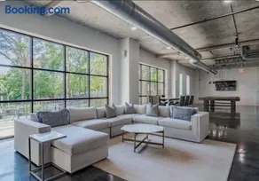 Modern Comfort Prime Location - Image 3