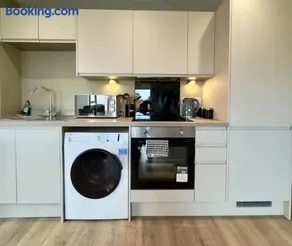 Richmond Row Apartments - Free On-Site Parking, WiFi & EV - Image 2