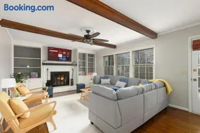 Cozy & Relaxing Home, Hot Tub, Fire Pit, Deck - Image 1