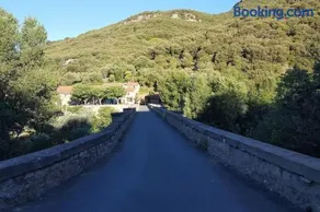 Ceps Cottage sleeps 6 with free wifi near the river - Image 3