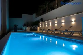 Villa Smaragd - Perle - Luxury Apartments With Shared Pool - Image 2