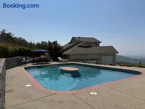 Medford Viewtacular Pool House - Image 2