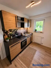 Moderne Terrassenwohnung mit privatem Eingang - Image 2