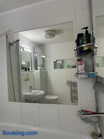 Alexandra Palace White Hart Lane Twin room - Image 4