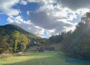 Serene Wilderness Getaway for 15 next to a historic castle - Image 1
