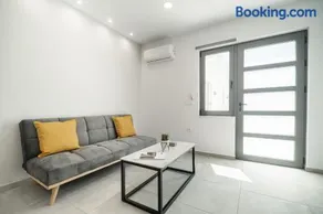 Kiani Apts - Image 1