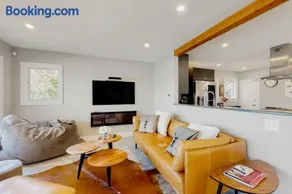 Grove Road Lakehouse - Image 1