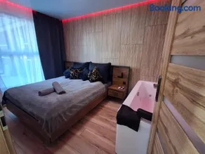 Mostique Spa Apartment with Jacuzzi - Image 2
