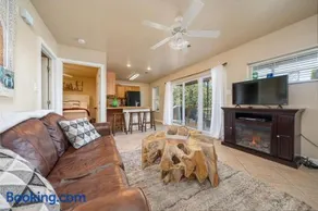 Ember’s View, Spa City Jewel- Lovely Lake Condo - Image 1