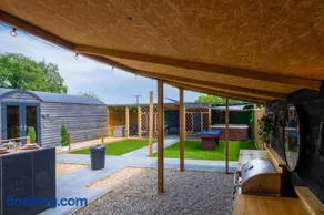 The Cabin - Image 4