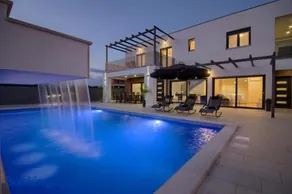 Luxury Villa with extra heated pool with hydromassage, biliard near town center and beach by WiiBuk - Image 2