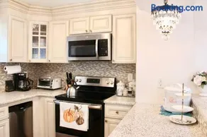 South Philly 3BR Townhome with Private Patio - Image 3
