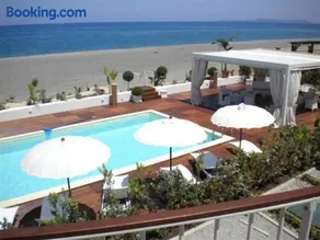 Ancora Bianca Beach Residence - Image 1