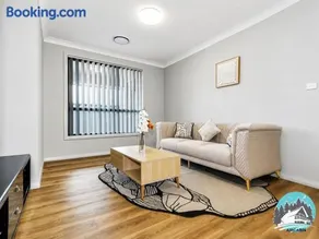 Modern 4BR Family Retreat in Menangle Park - Image 1