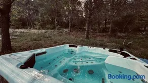 suite romantique jacuzzi & piscine privée en pleine forêt - Image 4