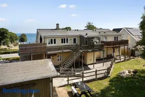 Beautifull 2-Room Apartment With Sea View - Image 3
