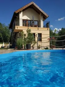 Terrasun Apartments - Image 1