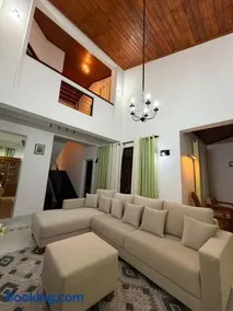 Lilly Avenue Retreat -Luxury Family Villa - Image 3