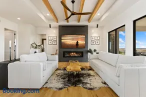 Bridle Ridge Retreat - Modern Comfort, Open Views - Image 1