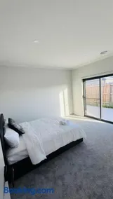 Rockbank Business & Family Stay - Image 1