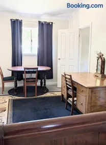Hilltop Riverview Retreat - Image 5