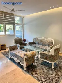 Luxurious 4-Bedroom House in the Heart of CR Park - Image 1