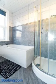 Clifton Apartments - Spacious home close to City - Image 4
