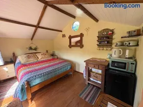 Tyluna Cornish Glamping Cabin - Image 5