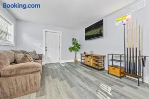 Ranch Style Luxe Game Room & Fire Pit Free Wi-Fi - Image 5