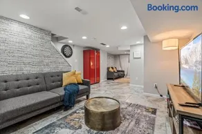 Uptown Gem! Immaculate-Comfort-Character! - Image 4