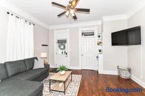Cheerful 2-Bedroom Cottage in Downtown Noblesville - Image 1
