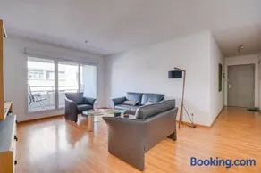 Lovely Bordeaux flat with parking - Image 2