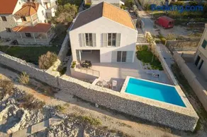 Luxury seafront villa Familija Splitska with pool on Brač - Image 4